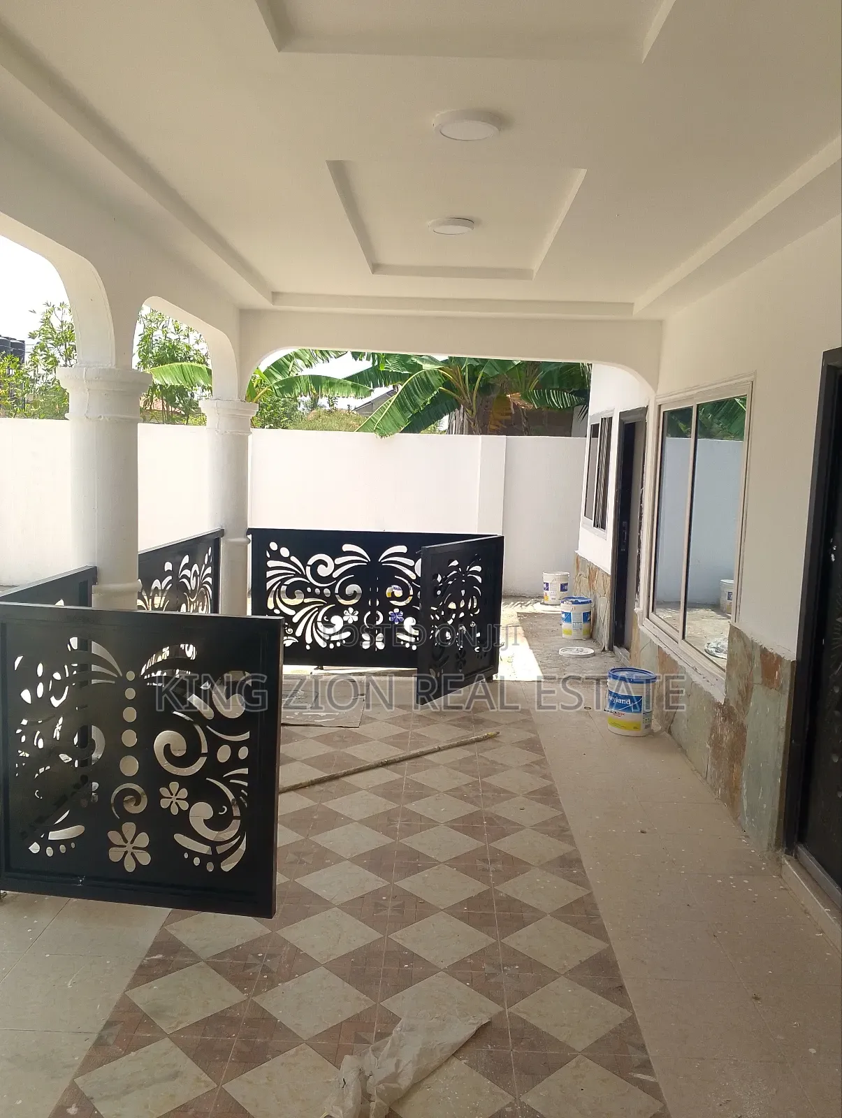 6bdrm House in Kingzion Real, Amasaman for rent