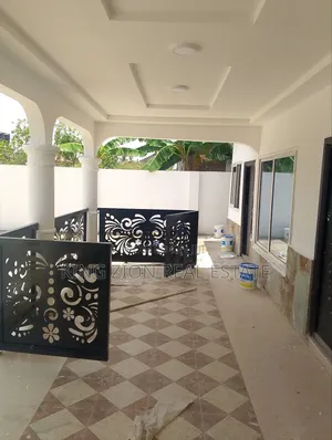 6bdrm House in Kingzion Real, Amasaman for rent