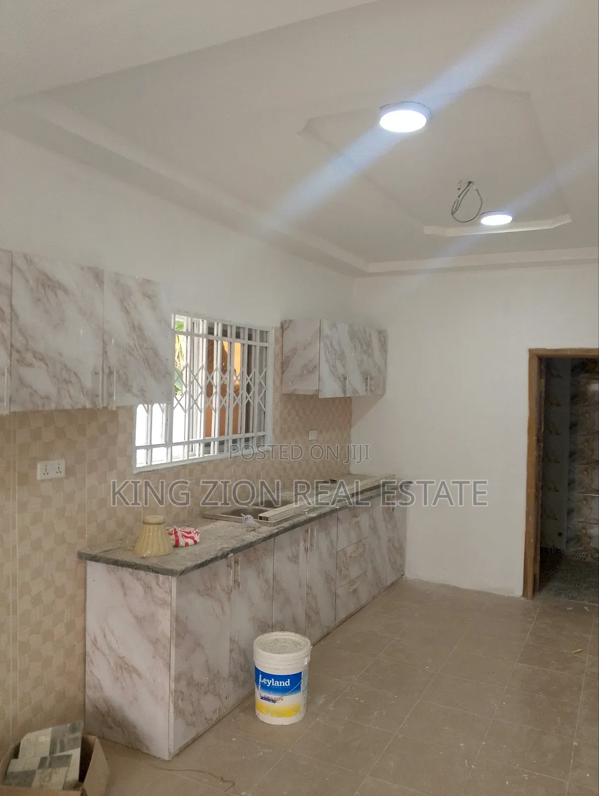 6bdrm House in Kingzion Real, Amasaman for rent