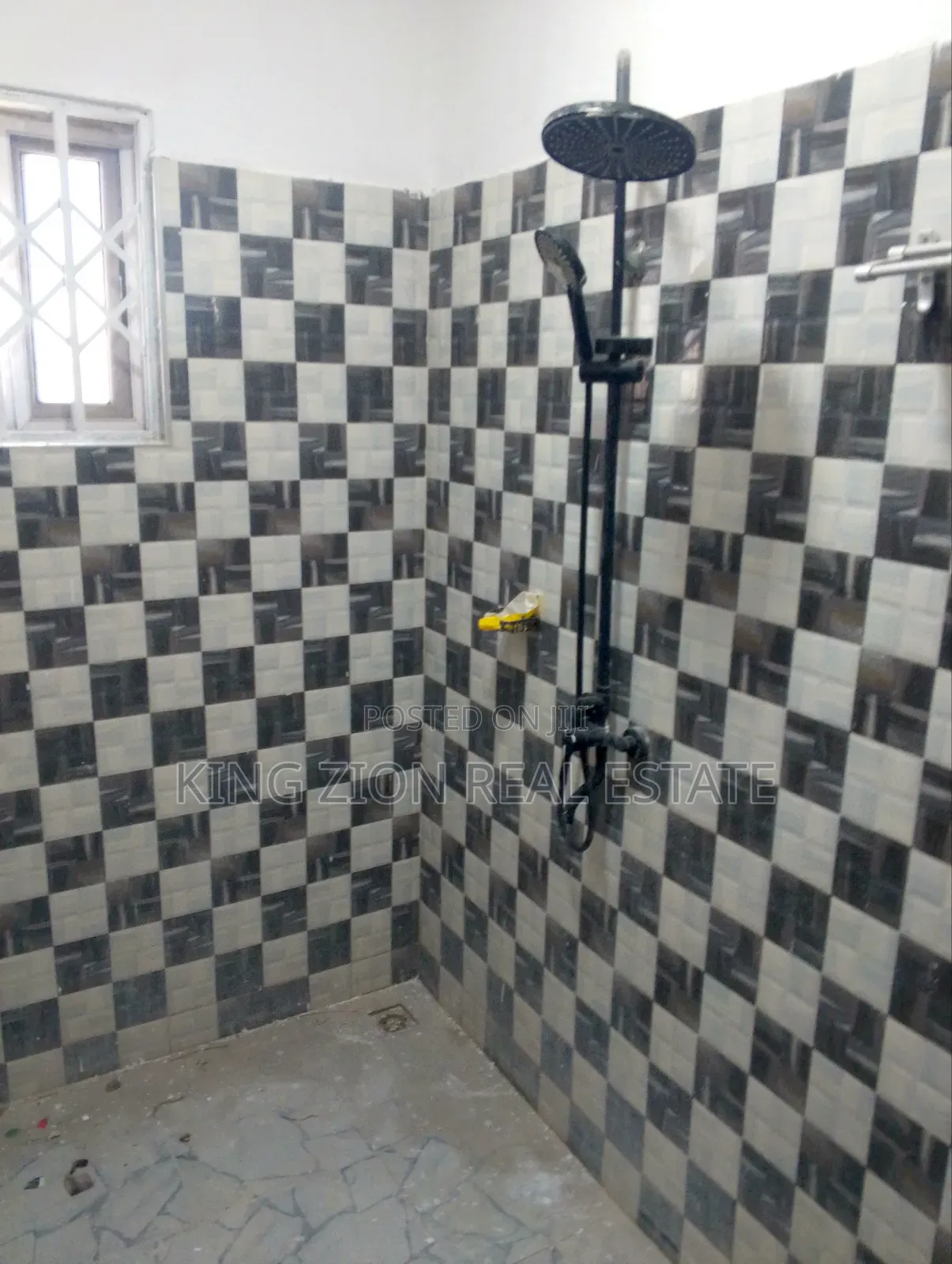 6bdrm House in Kingzion Real, Amasaman for rent
