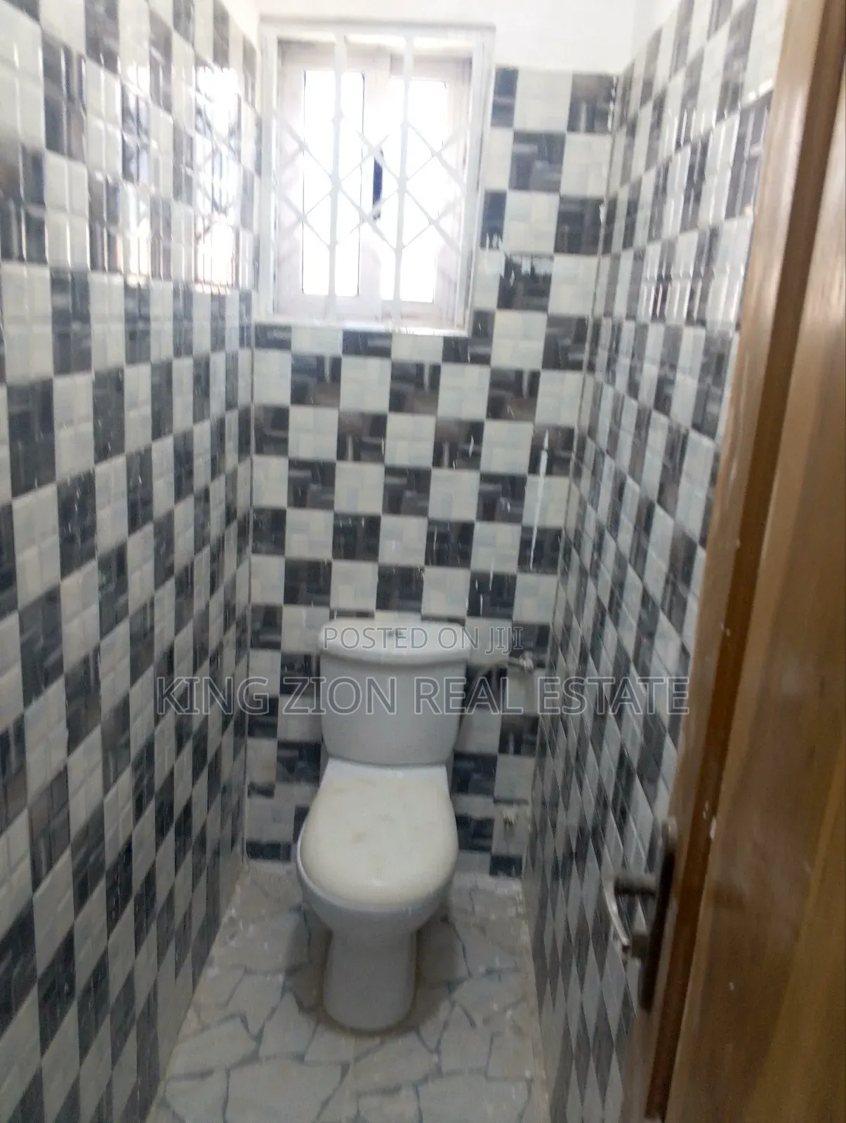 6bdrm House in Kingzion Real, Amasaman for rent