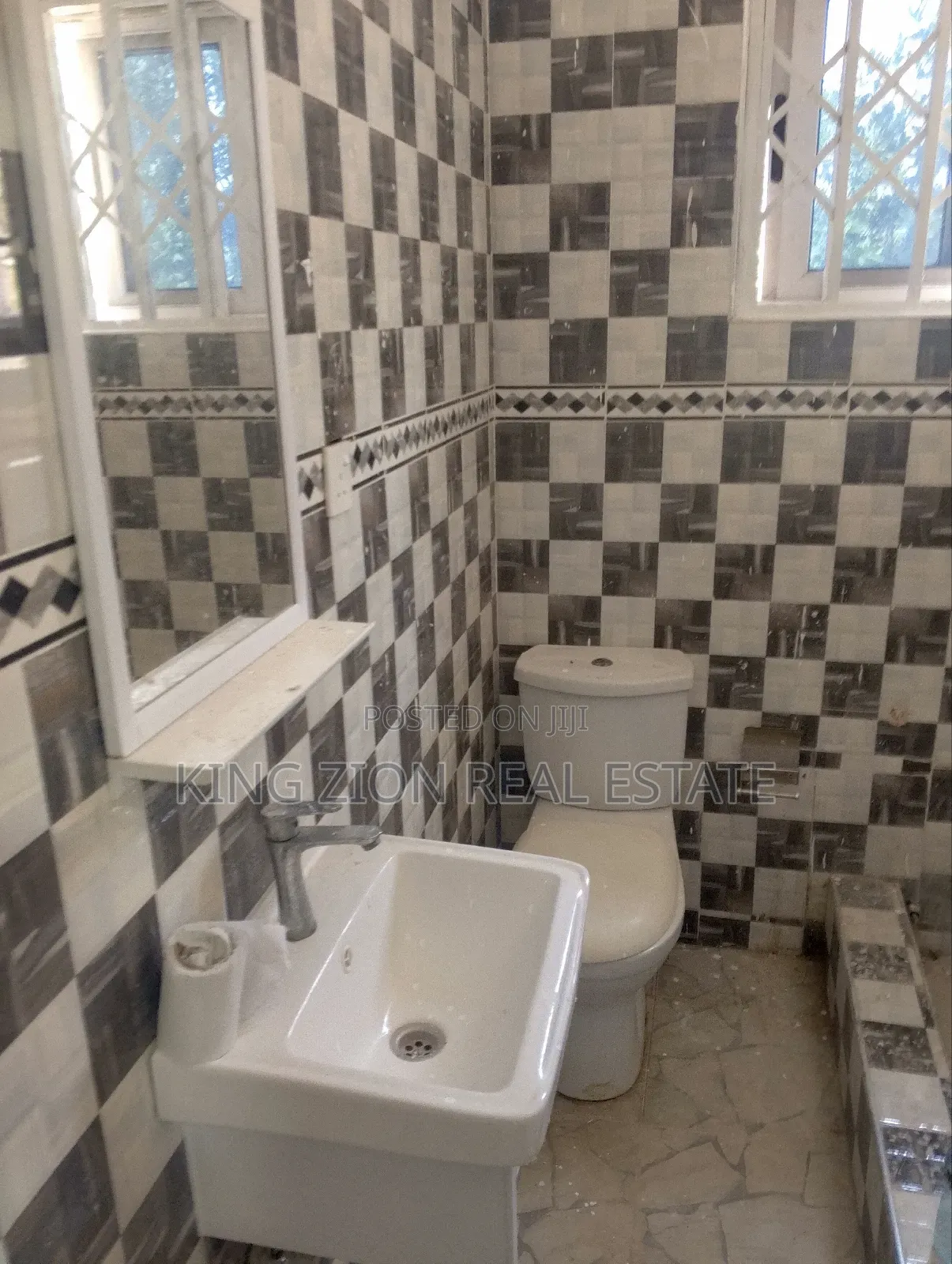 6bdrm House in Kingzion Real, Amasaman for rent