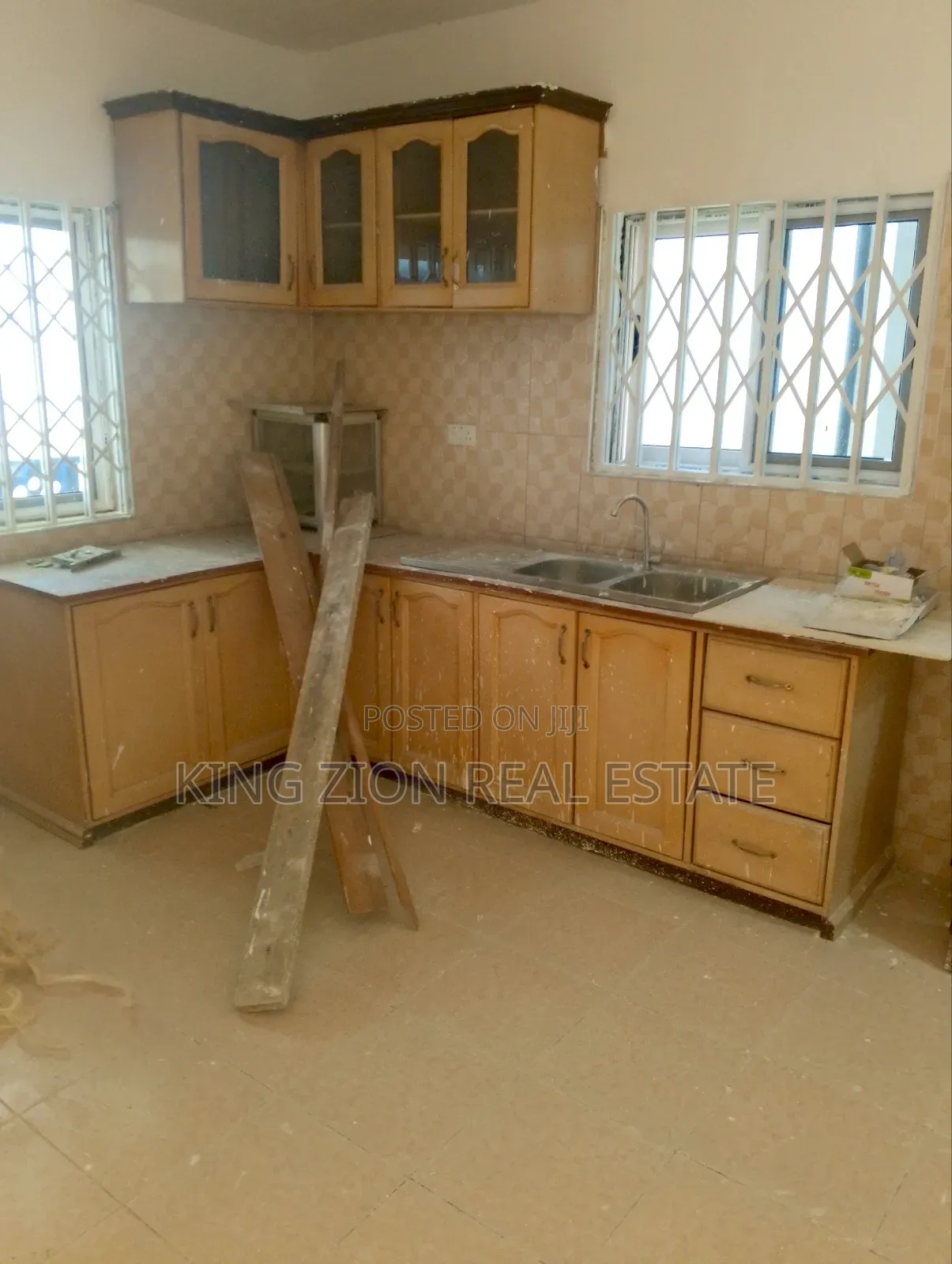 6bdrm House in Kingzion Real, Amasaman for rent