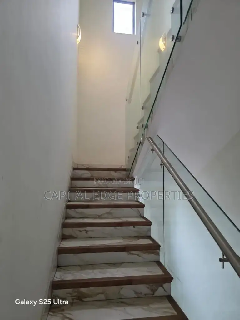 4bdrm Townhouse / Terrace in Airport Residential Area for rent