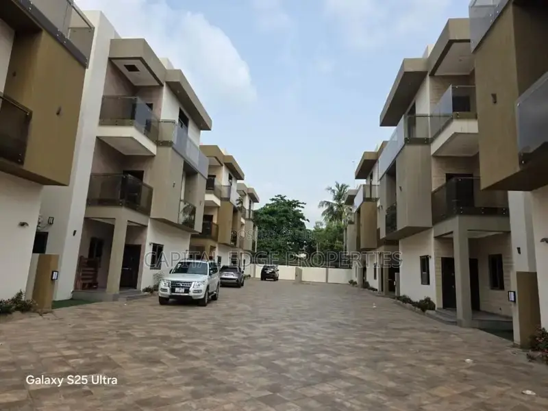 4bdrm Townhouse / Terrace in Airport Residential Area for rent