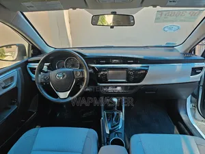 Toyota Corolla LE ECO Premium (1.8L 4cyl CVT) 2016 White