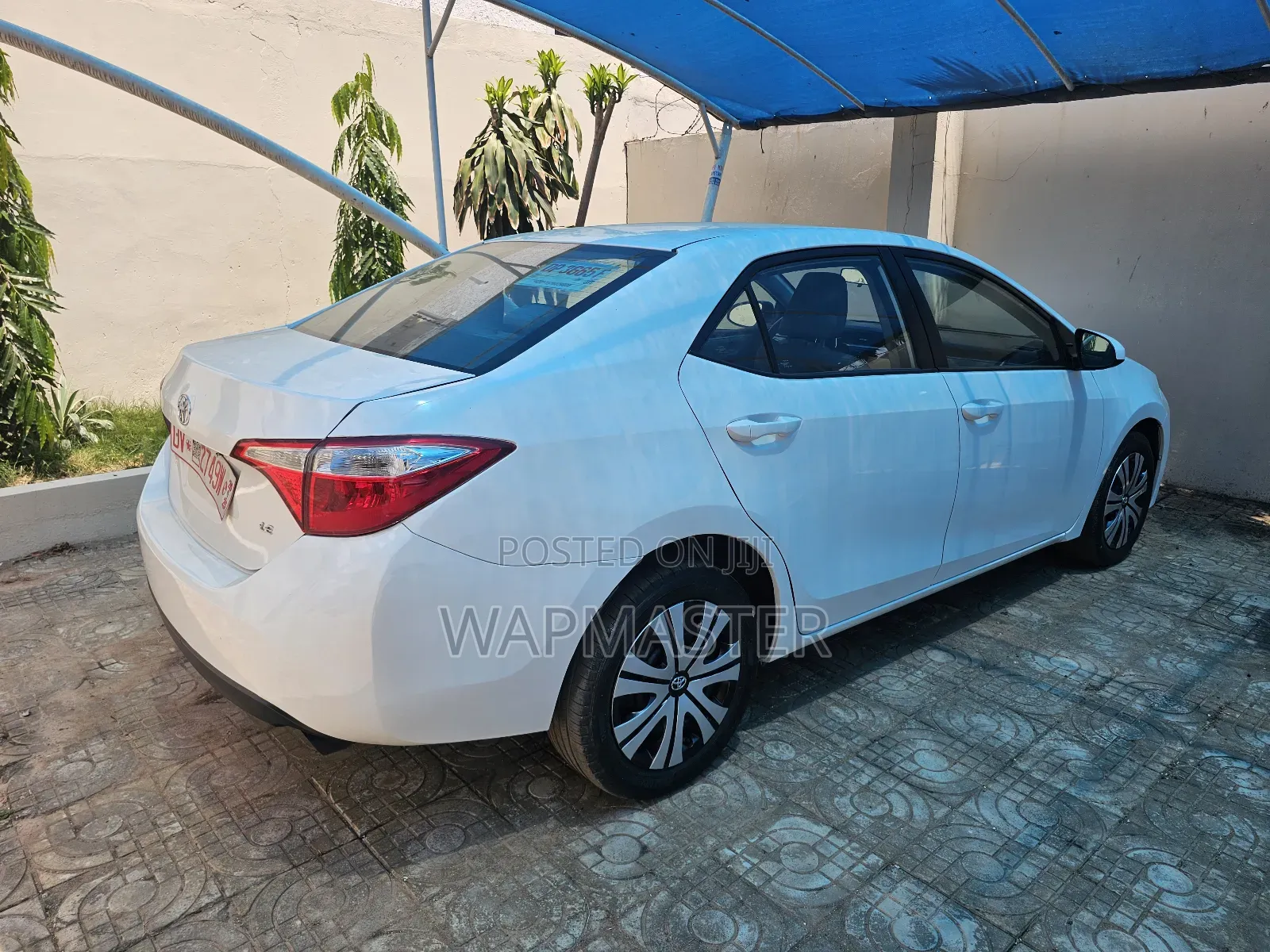 Toyota Corolla LE ECO Premium (1.8L 4cyl CVT) 2016 White