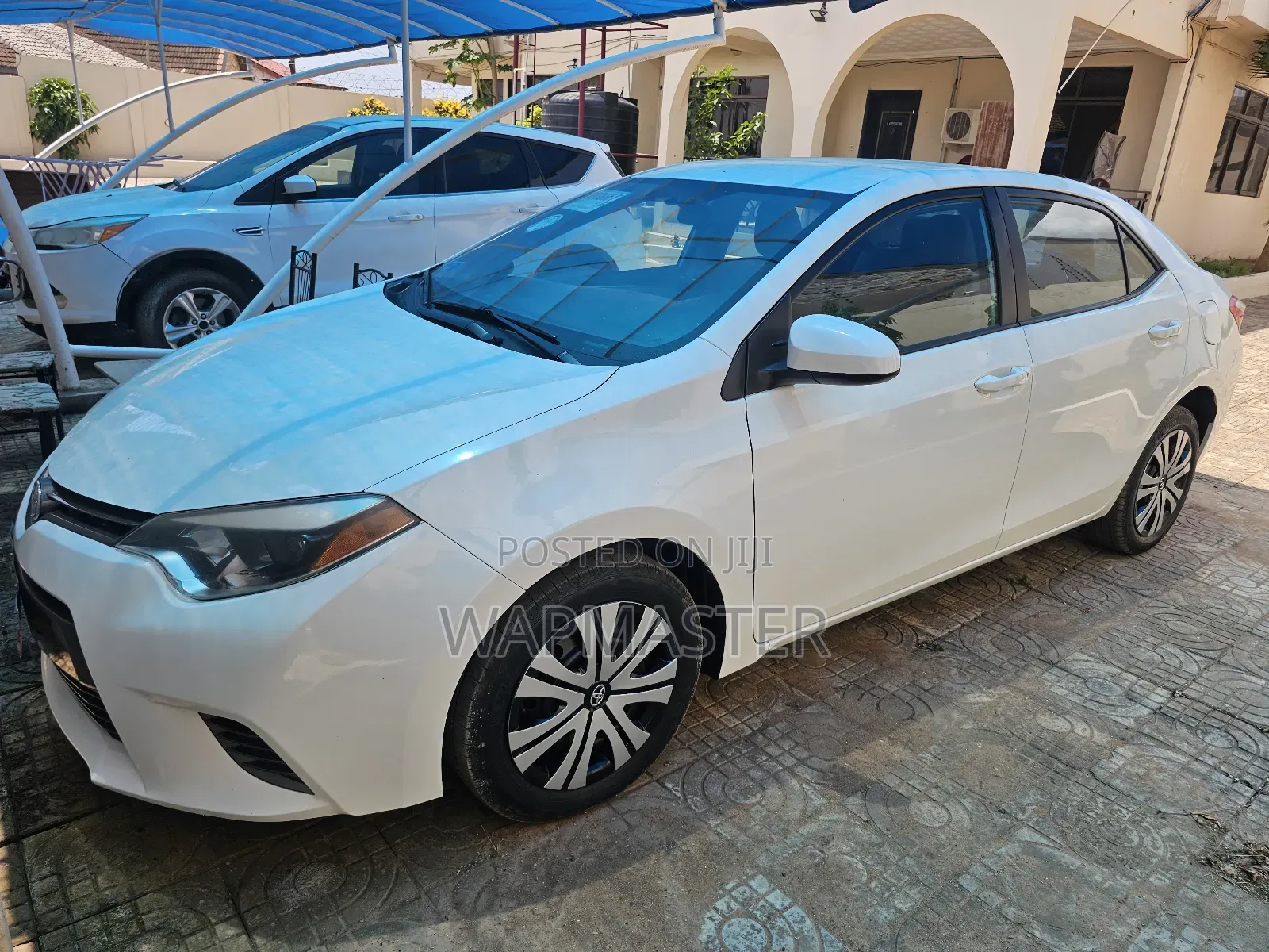 Toyota Corolla LE ECO Premium (1.8L 4cyl CVT) 2016 White