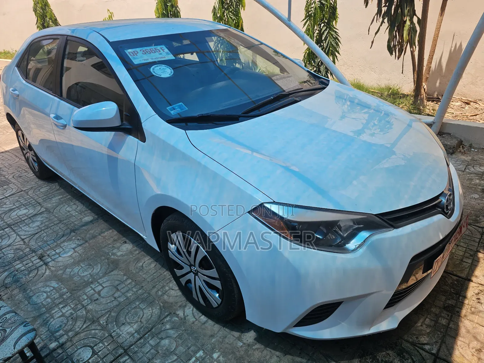 Toyota Corolla LE ECO Premium (1.8L 4cyl CVT) 2016 White