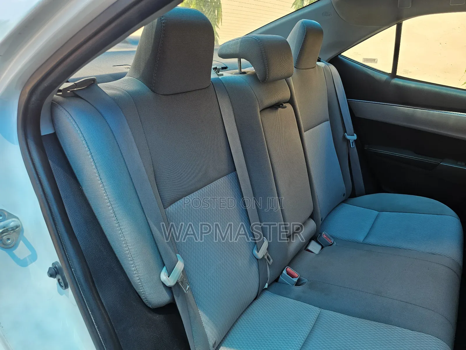Toyota Corolla LE ECO Premium (1.8L 4cyl CVT) 2016 White