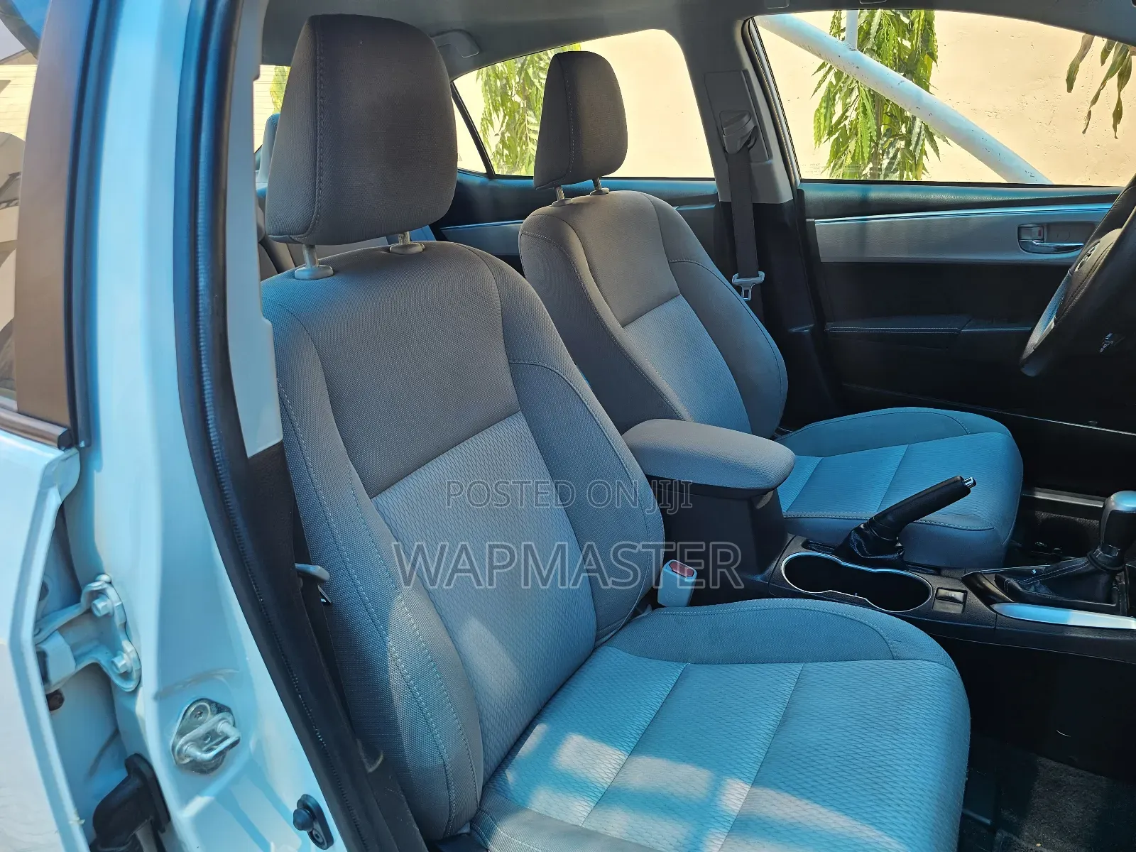 Toyota Corolla LE ECO Premium (1.8L 4cyl CVT) 2016 White