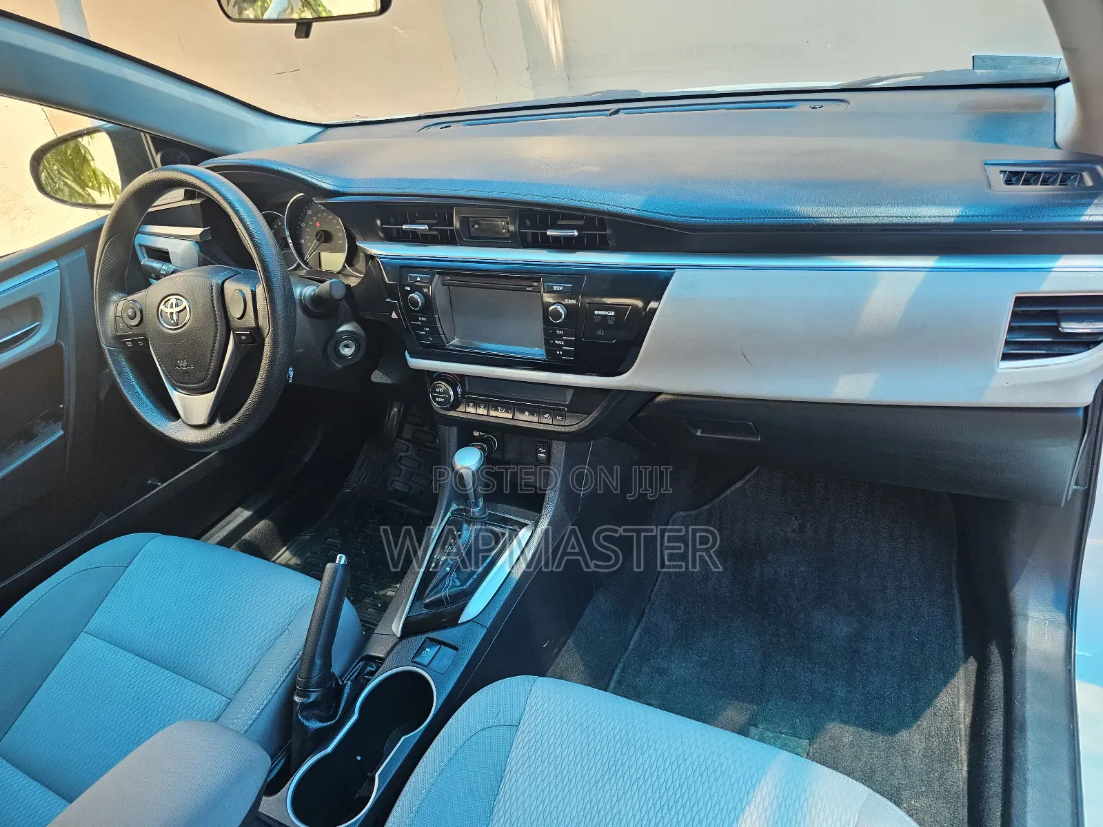 Toyota Corolla LE ECO Premium (1.8L 4cyl CVT) 2016 White