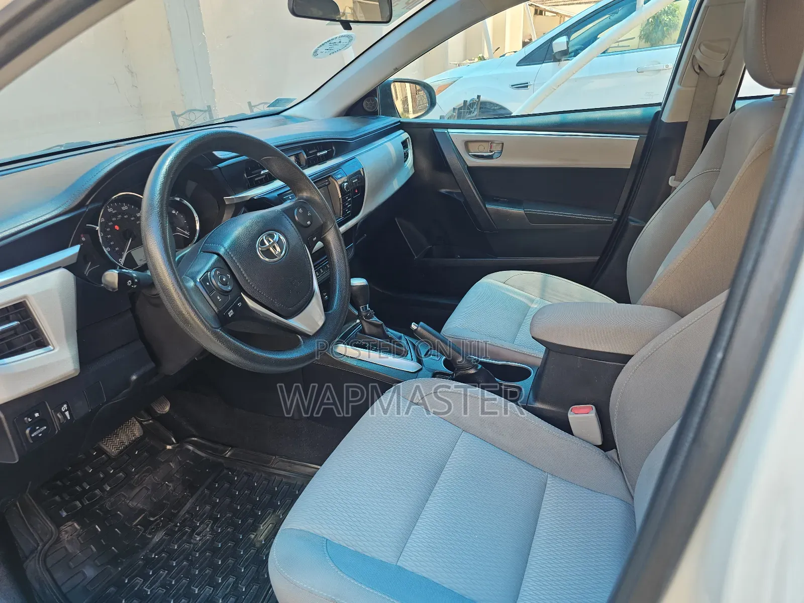 Toyota Corolla LE ECO Premium (1.8L 4cyl CVT) 2016 White