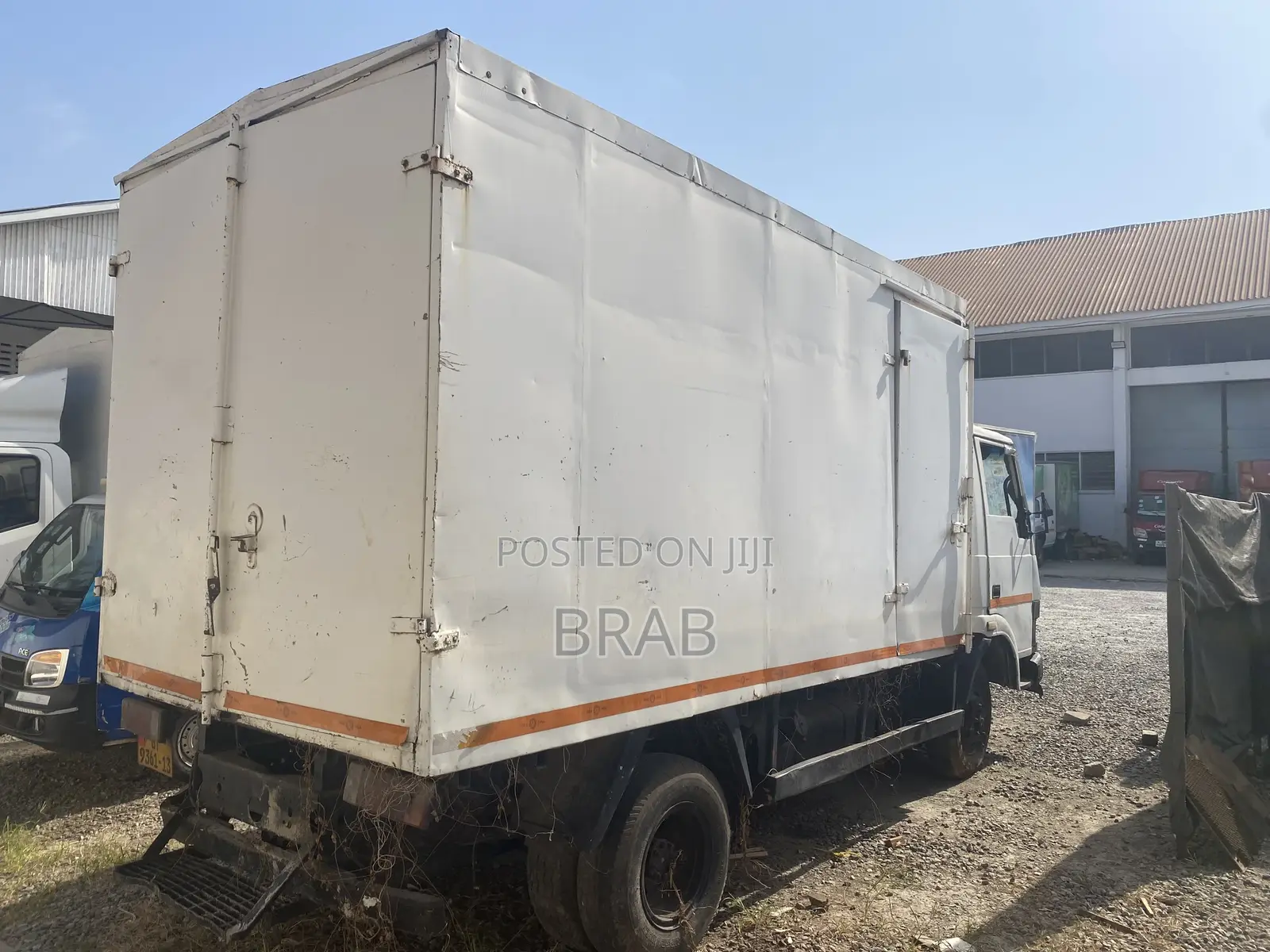 Tata LP 2010 White