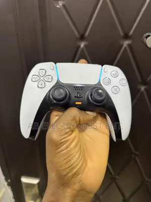 Original Home Used Neat Ps5 Controllers
