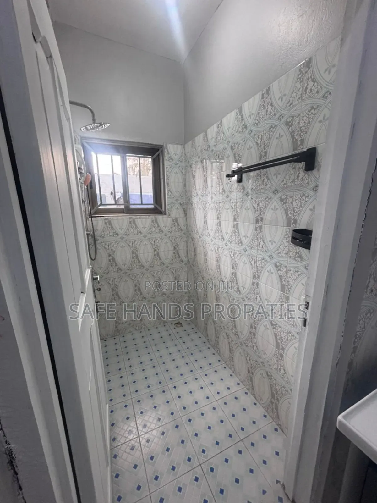 3bdrm House in Adenta Amenhia, Accra Metropolitan for sale