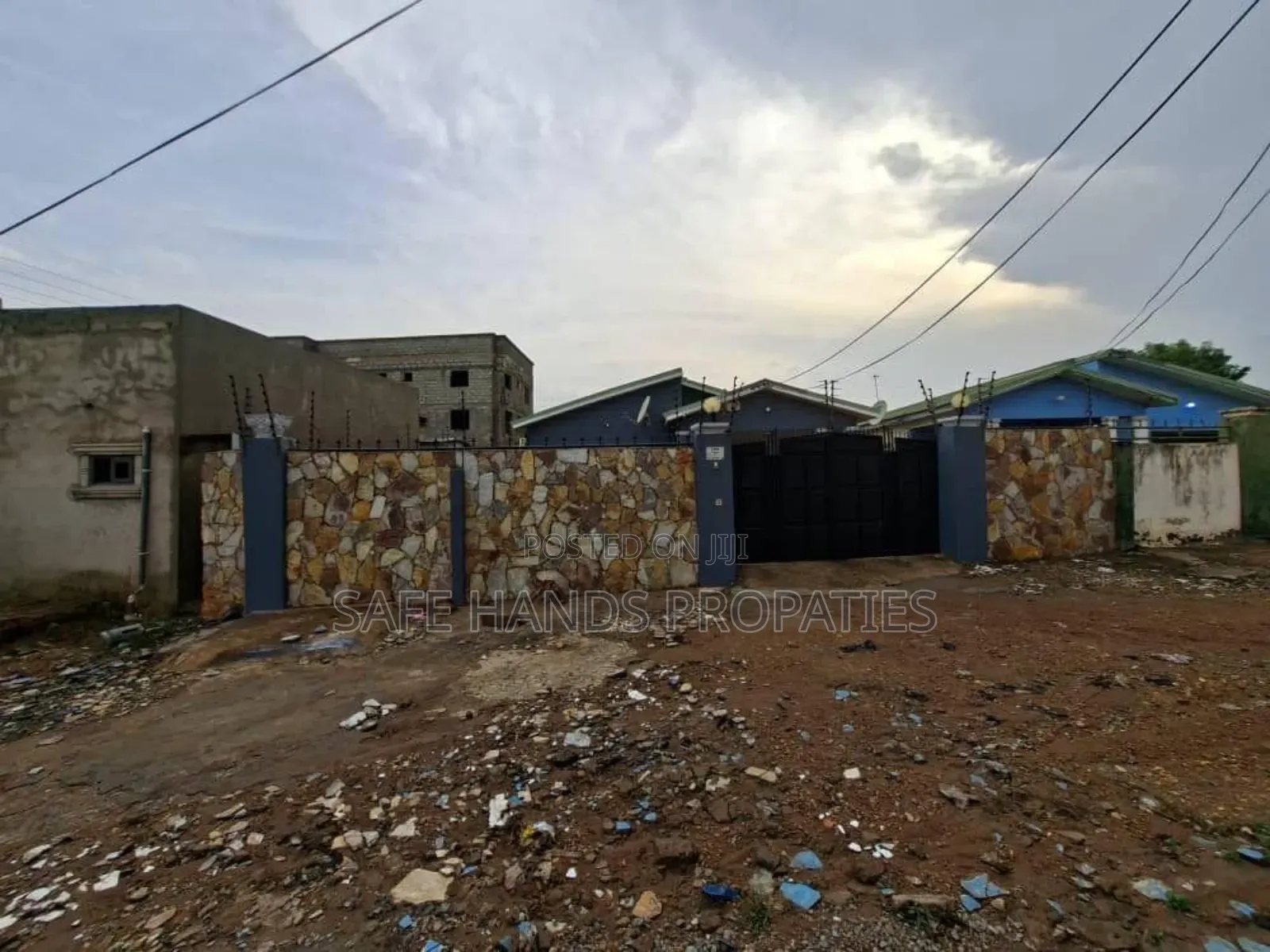 3bdrm House in Adenta Amenhia, Accra Metropolitan for sale