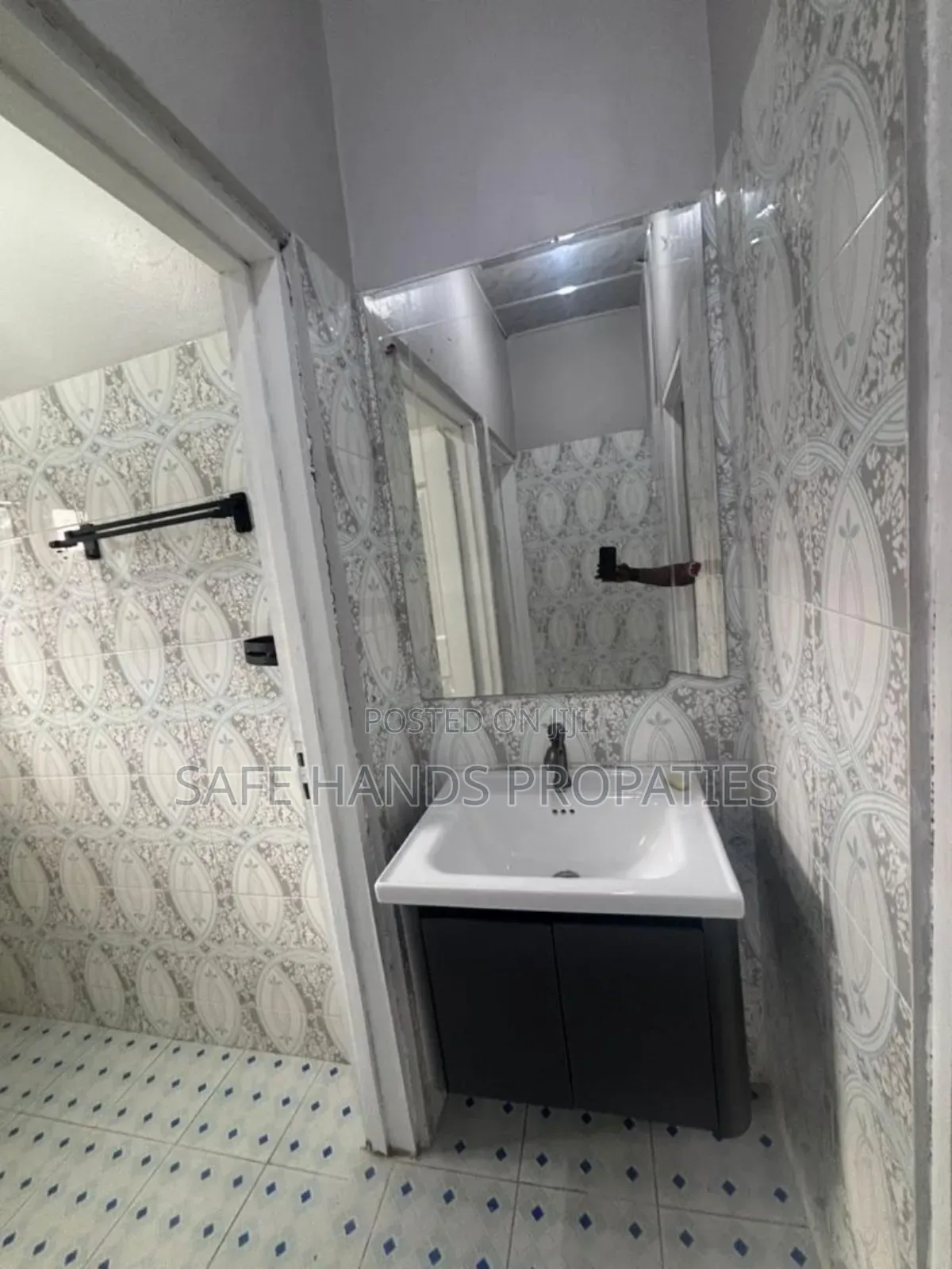 3bdrm House in Adenta Amenhia, Accra Metropolitan for sale