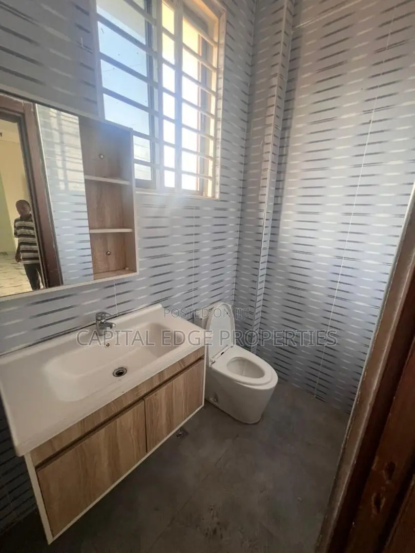 11bdrm Villa in Lakeside Community 8 for sale