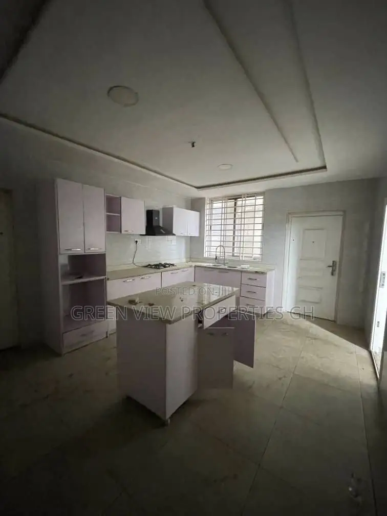 4bdrm Duplex in Lake Side Estate for rent