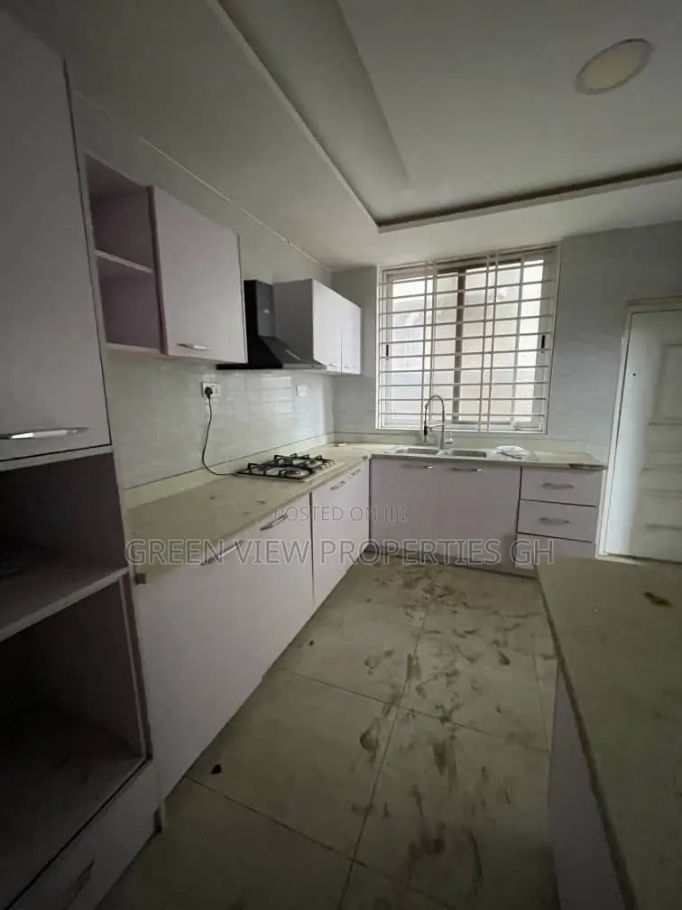 4bdrm Duplex in Lake Side Estate for rent