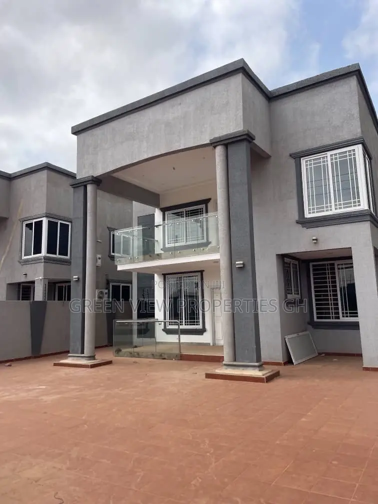 4bdrm Duplex in Lake Side Estate for rent