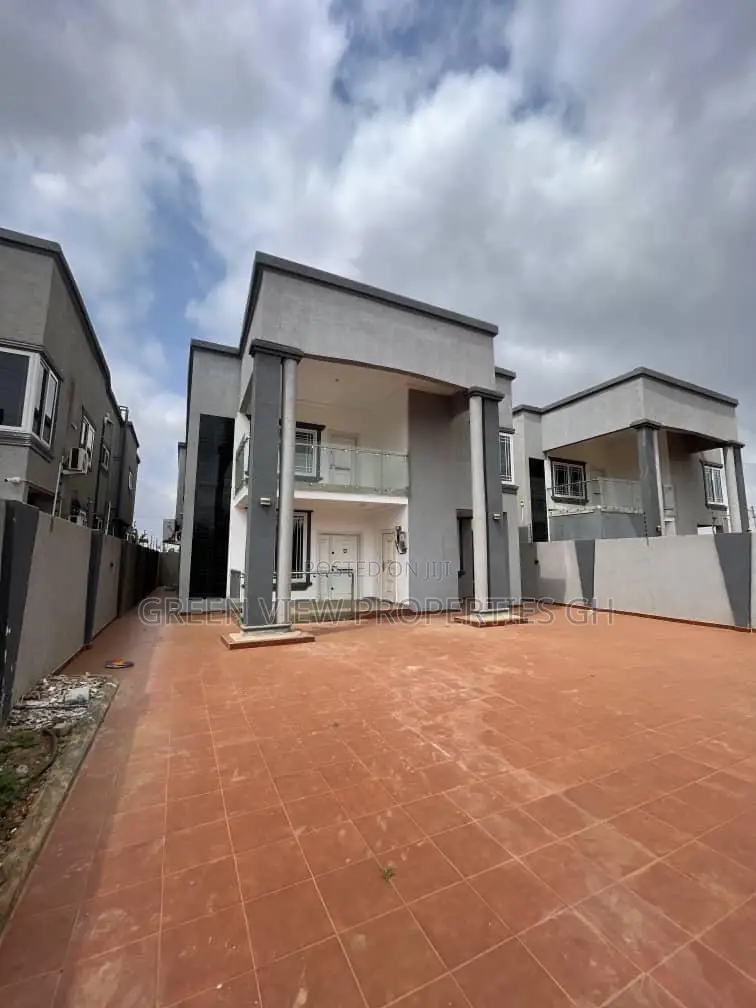 4bdrm Duplex in Lake Side Estate for rent