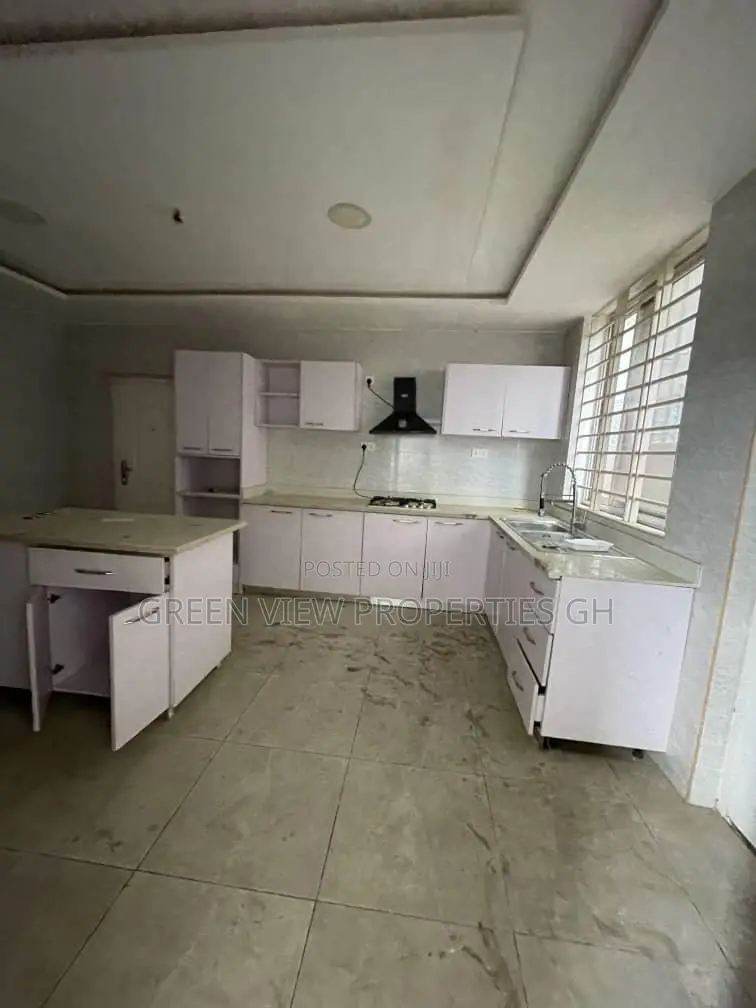 4bdrm Duplex in Lake Side Estate for rent