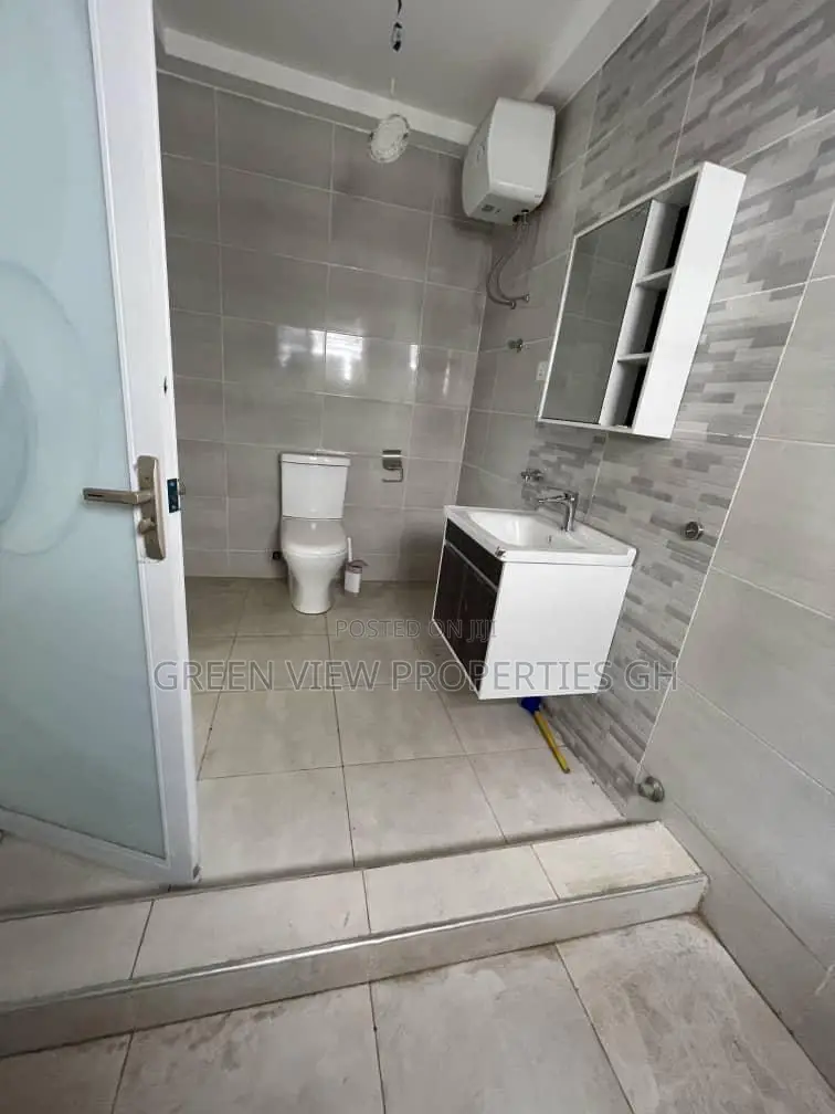 4bdrm Duplex in Lake Side Estate for rent