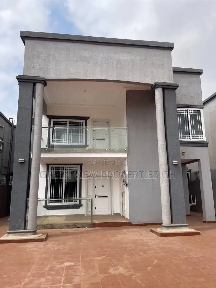 4bdrm Duplex in Lake Side Estate for rent