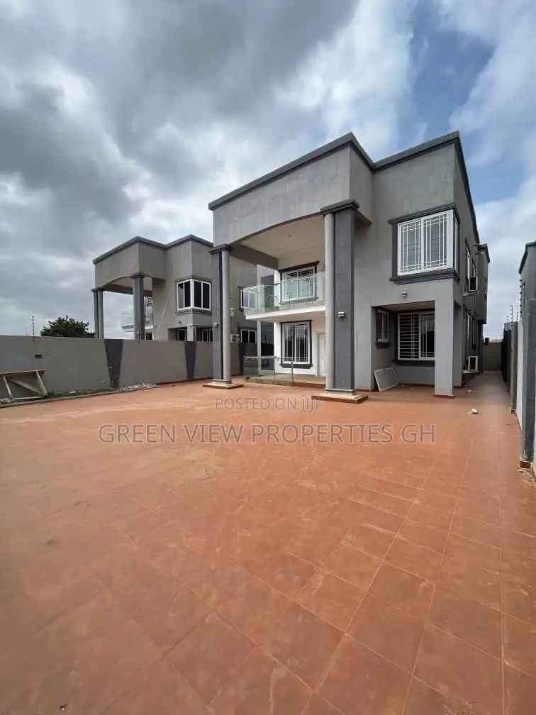 4bdrm Duplex in Lake Side Estate for rent