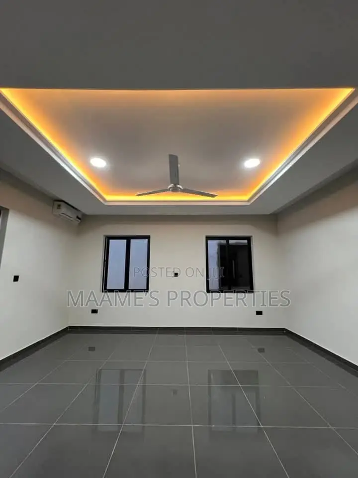 4bdrm Duplex in Lake Side Estate for sale