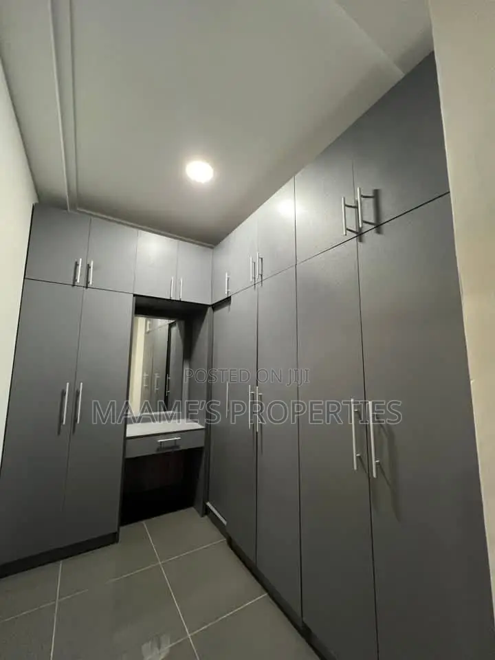 4bdrm Duplex in Lake Side Estate for sale