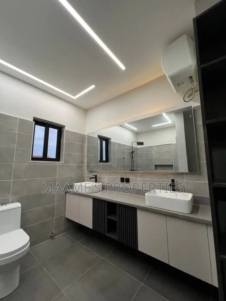 4bdrm Duplex in Lake Side Estate for sale