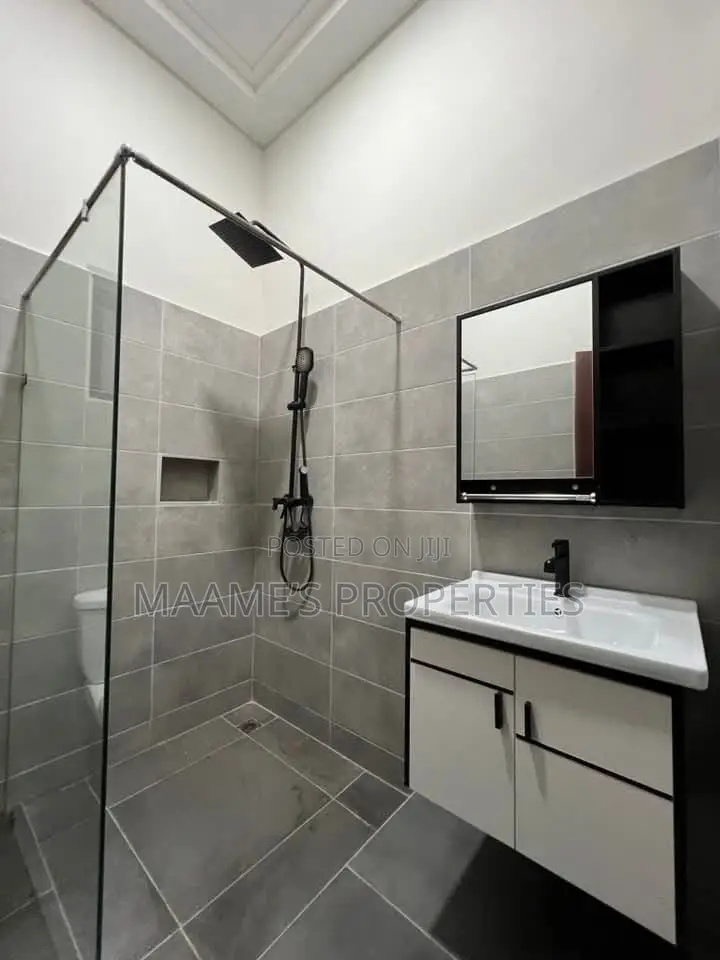 4bdrm Duplex in Lake Side Estate for sale