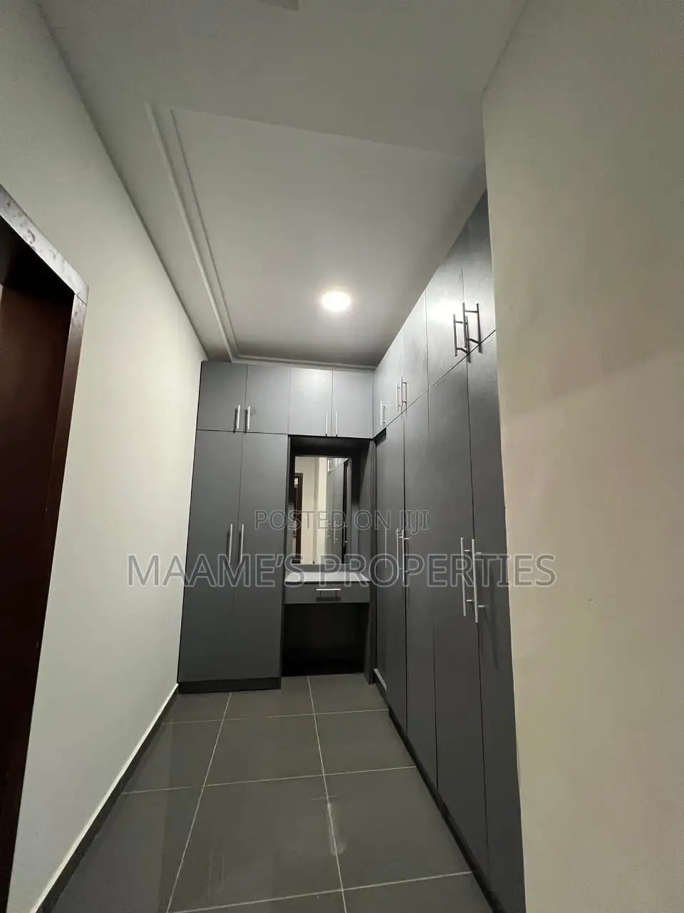 4bdrm Duplex in Lake Side Estate for sale