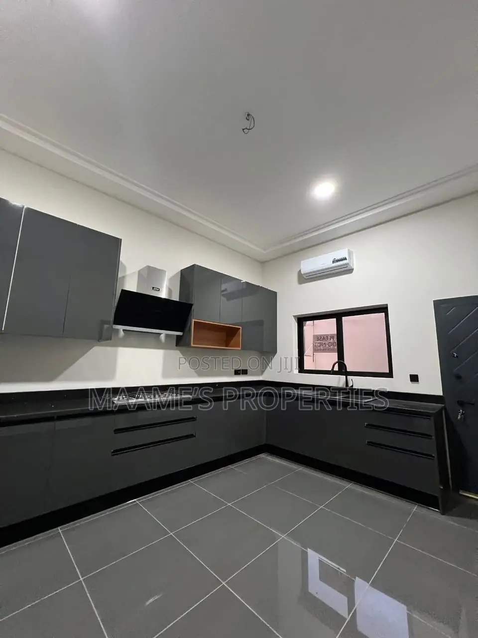 4bdrm Duplex in Lake Side Estate for sale