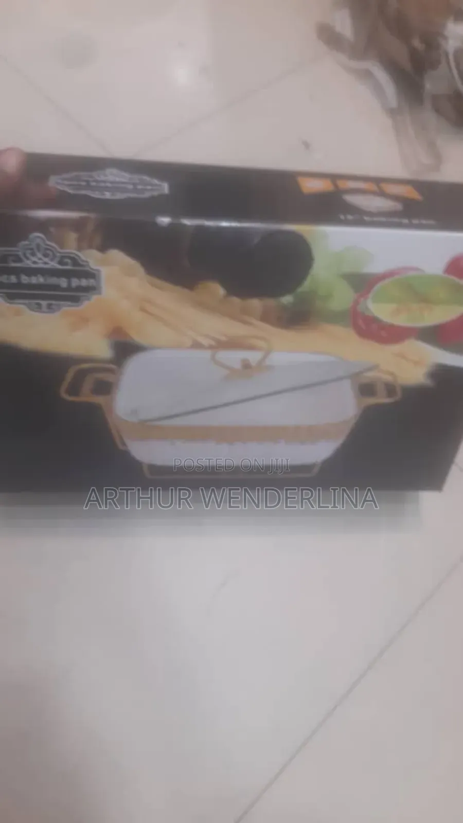 Serving Ceramic Bowl Come With A Gold Stand