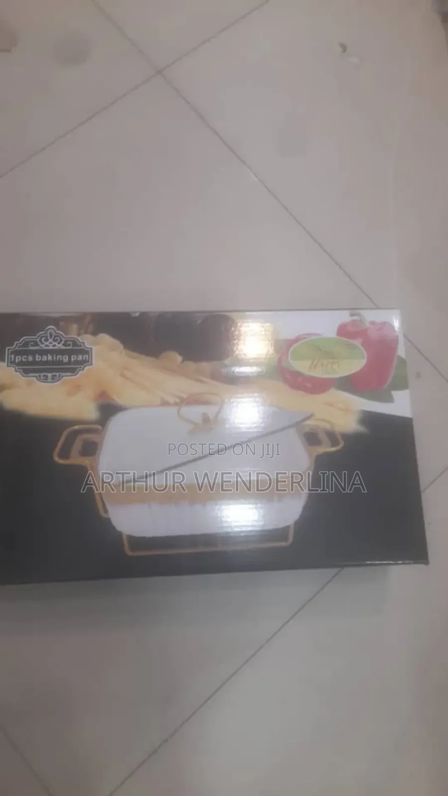 Serving Ceramic Bowl Come With A Gold Stand