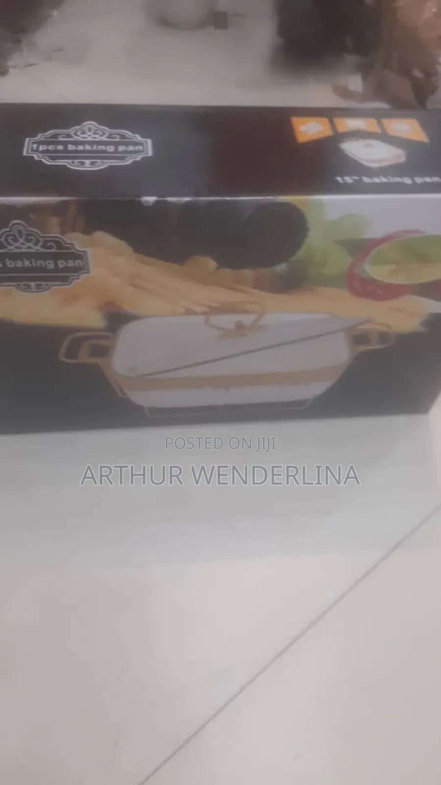 Serving Ceramic Bowl Come With A Gold Stand