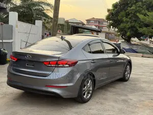 Hyundai Elantra Limited Sedan FWD (2.0L 4cyl 6A) 2017 Gray