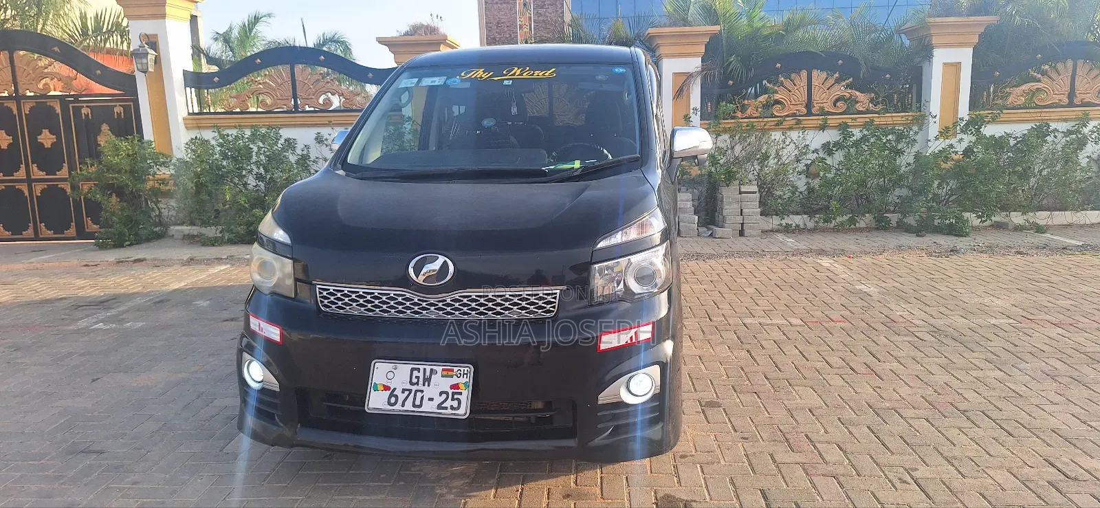 Toyota Vitz 2012 Black