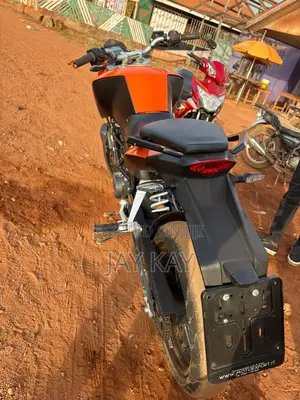 KTM Duke 125 2024 Orange