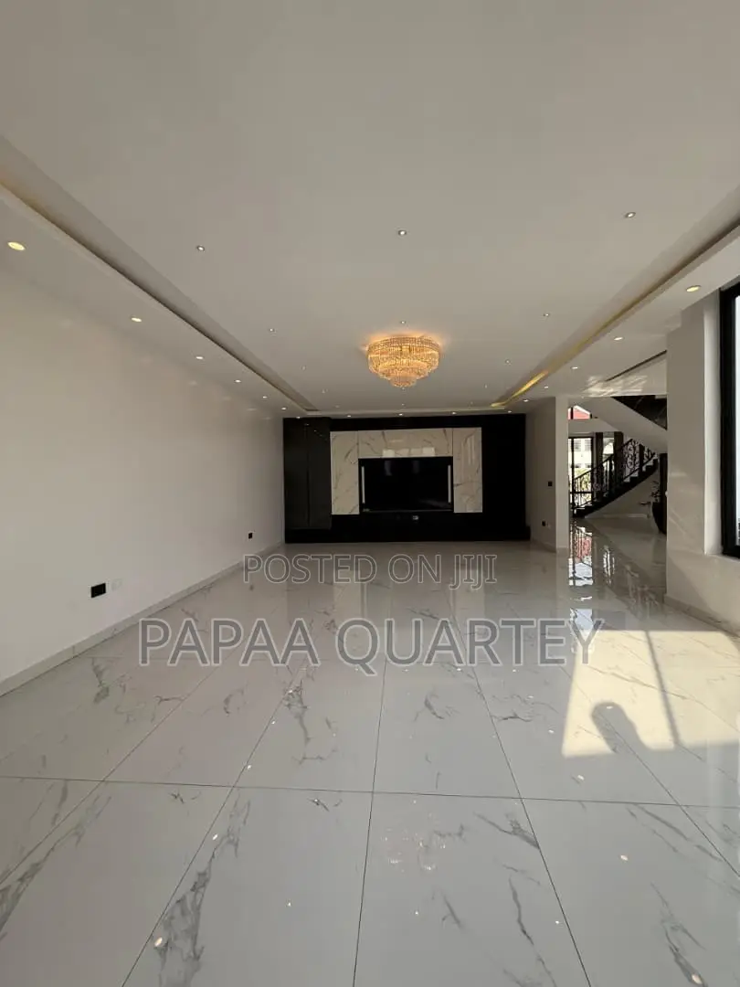 6bdrm House in East Legon for sale