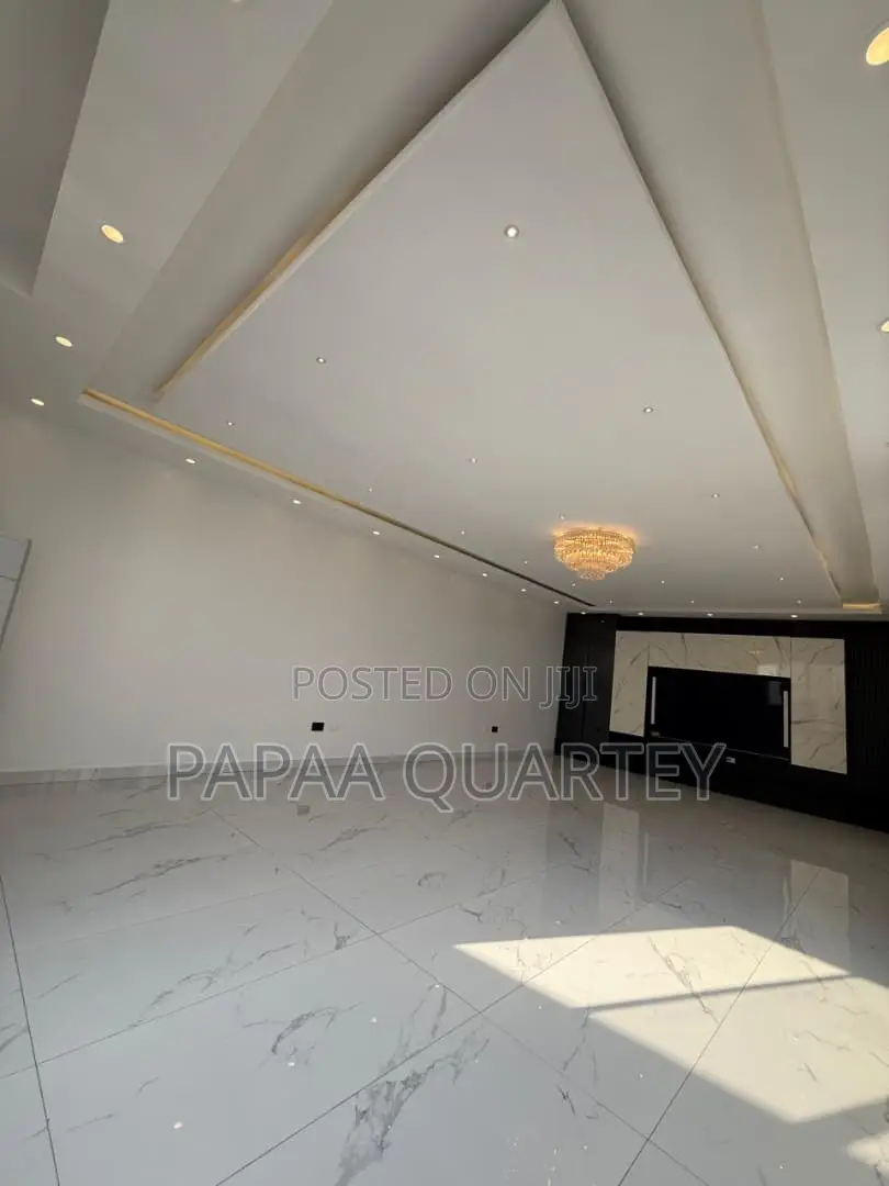 6bdrm House in East Legon for sale