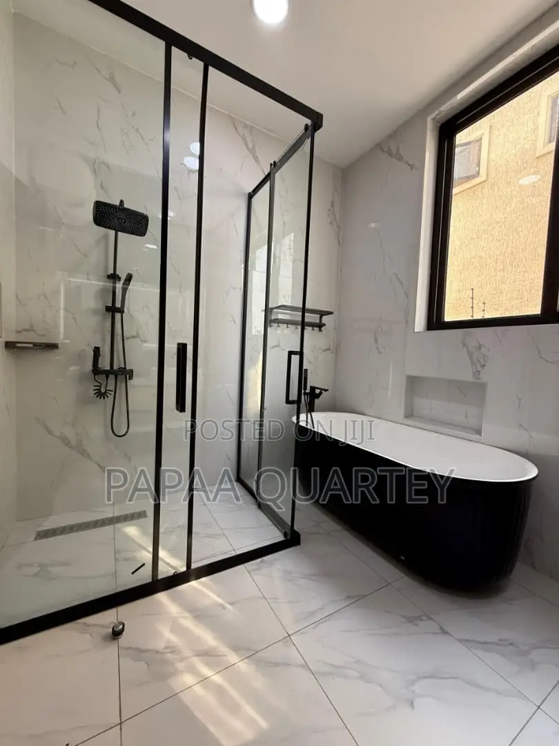 6bdrm House in East Legon for sale