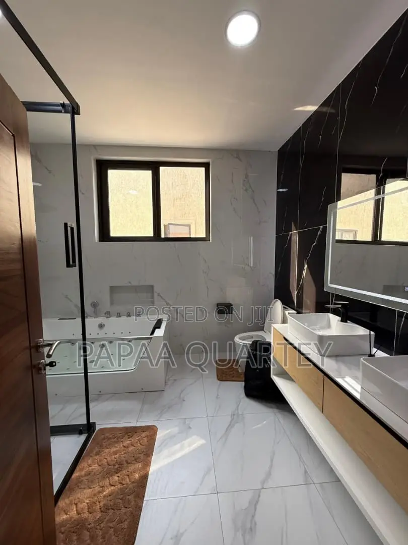 6bdrm House in East Legon for sale