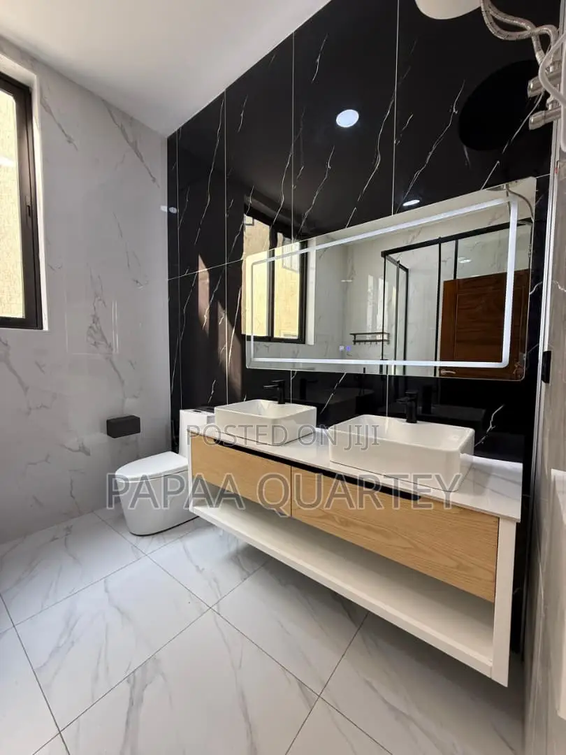 6bdrm House in East Legon for sale