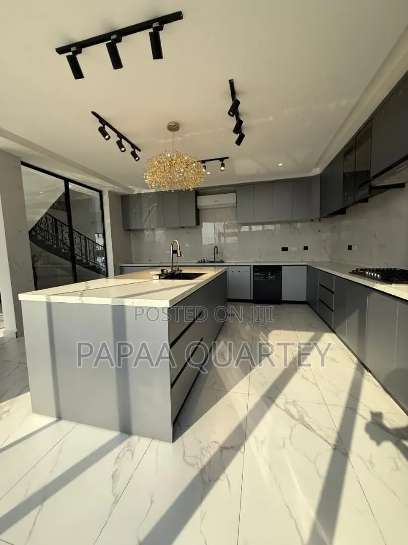6bdrm House in East Legon for sale