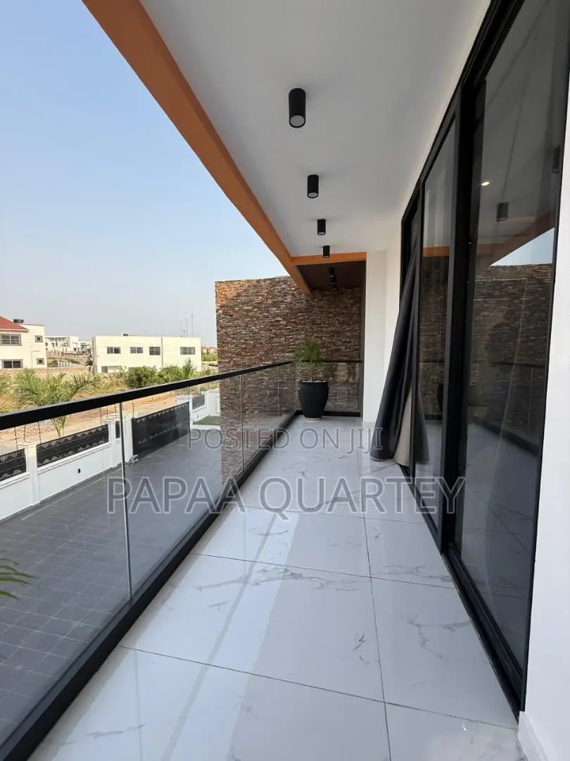 6bdrm House in East Legon for sale